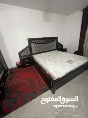 1 غرفة نوم كاملة + سرير بيبي ابيضّ + طقم كنب