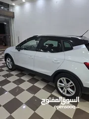  5 سيات ارونا FR  2021 فل اضافات دهان الشركة المنتجة لون ابيض سقف اسود