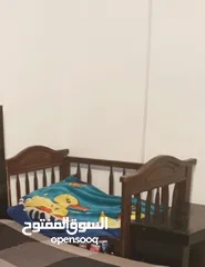  1 تخت بيبي خشب ثقيل
