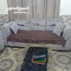  3 طقم كنب للبيع  مستعمل بحاله جيده  الزرقاء حي الجندي  قابل للتفاوض بشي بسيط  المراجعه