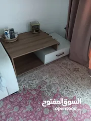  2 معرض + طاوله + مرايا+سرير مع Mattress +والعاب للاطفال  بسعر 300