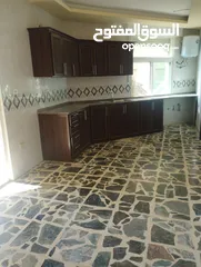  5 شقه مميزه للايجار طبربور
