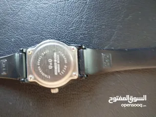  4 ساعة نسائية كوارتز سوداء من الخارج و بيضاء من الداخل عقارب ضد الماء 100%