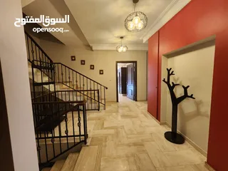  14 فيلا متلاصقة فارغة في عبدون للبيع أو للإيجار  ref : 14341