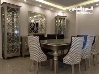  28 طاولات طعام ملكية