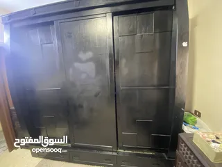  1 خزانه خشب مستعمل نضيف للبيع