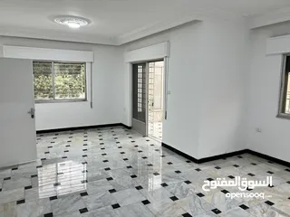  12 شقة طابقية ارضية في الشميساني بمدخل وكراج وساحات خاصة