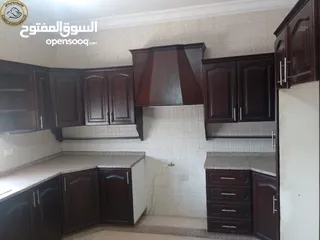  4 شقة مميزة للبيع في الرابية  قرب الإتصالات طابق ثالث 215م تشطيب سوبر ديلوكس