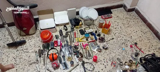  6 مكنسة كهرباء شغاله وصعوبة عازف شغاله جديده استعمال خفيف وبعض العده وبعض الاغراض ونثريات كما في الصور