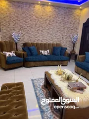  2 طقم كنب 9 مقاعد   الطقم مكون،من ثلاثيه ومجوزتين ومفردين العنوان ياجوز الرشيد