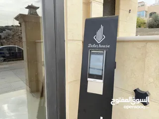  4 شقة طابق ثاني 150م من المالك تبعد 1كم عن طريق المطار