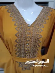  12 قفطان مغربي مطرز يعتبر القفطان واحداً من اللباس التقليدي المغربي، بطابعه التراثي والعصري