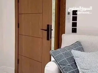  4 ابواب خشبيه داخليه و خارجيه بتصاميم حديثه وفاخره وعصريه جميع الانواع دهان  او تلبيس pvc  وقشره بلوط