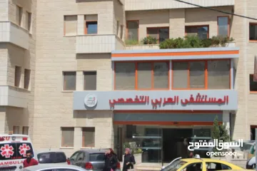  3 في رفيديا محل للبيع بالخلو مساحة 38 متر مع ساحه امامية 18 متر موقع حيوي قرب المستشفى العربي