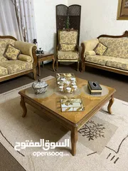  6 طقم كنب ضيافة تفصيل خشب ممتاز – بحالة ممتازة