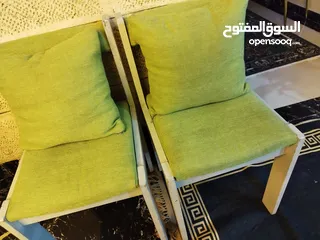  13 طاولة وسطية معدن وزحاج وتنين جانبيات خشب اسود ايكيا وسجلونتين ثلاثية  بتفتح بكس ثنائية وكرسين انتيكا