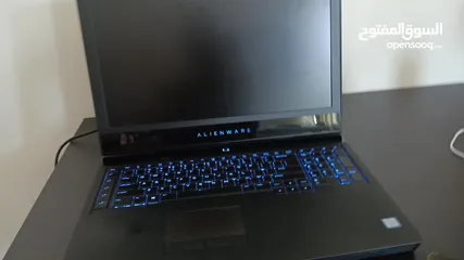  5 urgent selling Alienware 17 R5  laptop