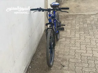  3 دراجة هوائية زرقاء
