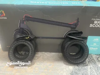  3 سكوترات كهربائيه نوع من شركه master