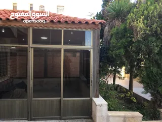  12 شبه فيلا فارغة للايجار