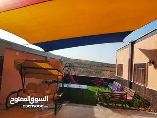  10 شالية كل الفصول مسبح مغلق ومدفى خصوصية عالية جلسة خارجية وباربكيو والعاب اطفال ونافورة وشلال وغيرها
