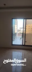  2 مكتب تجاري بارقى منطقه باربد بجانب صالة حياة اربد مباشرة للبيع.