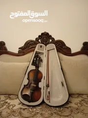  3 كمان ساندنر (Sandner) بحالة ممتازة مع جميع مستلزماته.