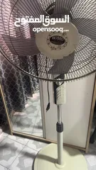  3 مروحه Romo مستعمل  بحاله ممتازه بس في شرخ بسيط عند بلاستيك رومو . ومروحه صوبا بحال الوكاله