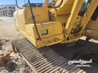  8 حفارة كوماتسو 220-7 موديل 2004 للبيع