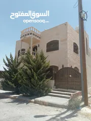  1 منزل طابقين مستقل, للبيع كاش  في  صالحية العابد - ماركا الجنوبية - ذات اطلاله جميلة و نسيم معتدل