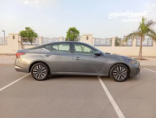  7 Nissan Altima sv 2023 us spec