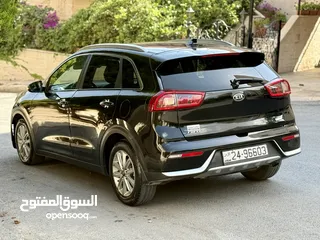  8 كيا نيرو 2017 بسعر مميز كاش واقساط بدفعه 3000 دينار