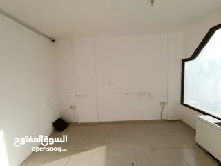  7 Spacious  Close To Main Road   Tow Rooms