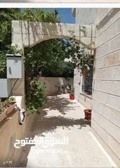  6 بيت طابقين للبيع في ابونصير حي الضياء قرب قصر الروابدة منطقه جميله جدا