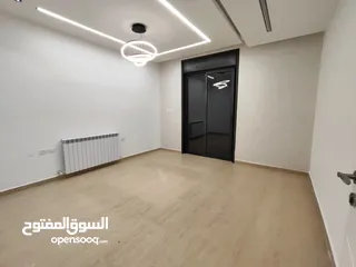  4 للايجار شقه طابقيه جزء من فيللا بجانب اوريدوو