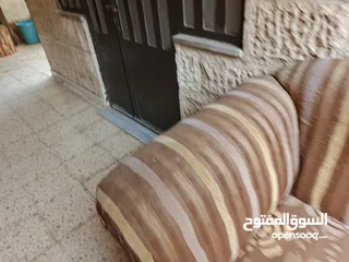  27 كنب كلاسيك للبيع من اربع قطع مناسب لصالون ومناسب غرفة جلوس ومناسب لغرفه ضيوف خشب اوزان ابيض