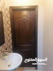  17 بيت مستقل اربع شقق طابقية على شارعين شارع المطار حجار النوابلسة مقابل الخارجية لقطة !!