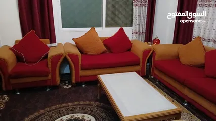  1 طقم.  كنب.   للبيع