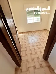  5 قطعة أرض وبيتين  ومزرعه جاهز للسكن