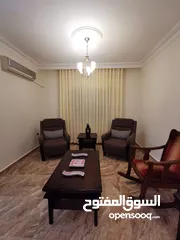  5 شقه مفروشه