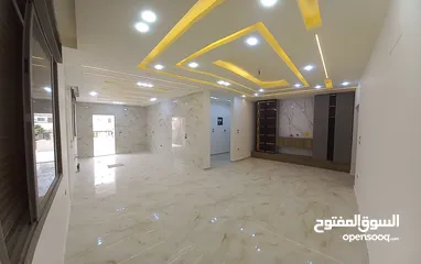  10 شقه طابق ارضي مدخل خاص وكراج خاص وساحه للبيع على شارع البترا شرق اربد مول قراند وكازيه الرجوب