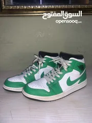  2 Nike Air Jordan 1 mid lucky green
