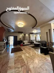  9 شقة ارضية بحي الصحابة مميزة بمساحة 180 داخلي و 40 متر ترس  مغلق بقرميد و شبابيك دبل جلاس