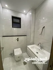  7 شقة طابق اخير مع روف 230 متر وتراس 100 متر على شارعين  طريق المطار خلف المدارس العالمية بسعر مميز