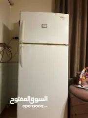  1 ثلاجة ما فيها ولا خدش بتجنن ونظيفة استعمال بسيط جدا السعر جيد وطري