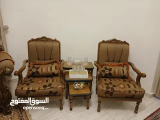  4 طقم كنب وطاولات