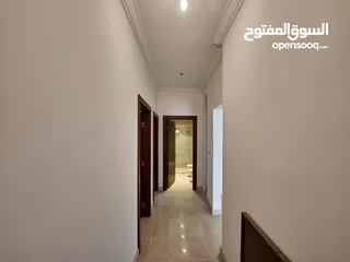  9 شقة فارغة للايجار لم تسكن في الكرسي 239 متر