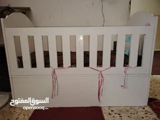  2 تخت بيبي تفصيل خشب ثقيل مع درج وكاله
