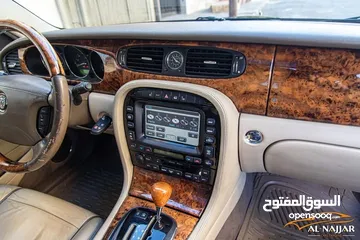  10 Jaguar Xj8 2005  السيارة مميزة جدا