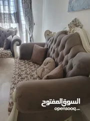  3 طقم كنب نيو كلاسيك وكاله مع طقم طاولات 3 قطع